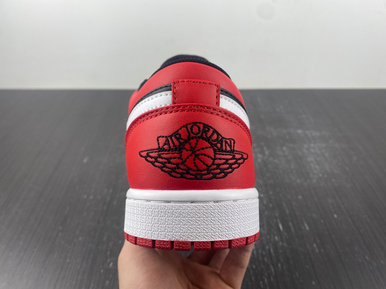 Air Jordan 1 Low "Bred Toe" 553558-066