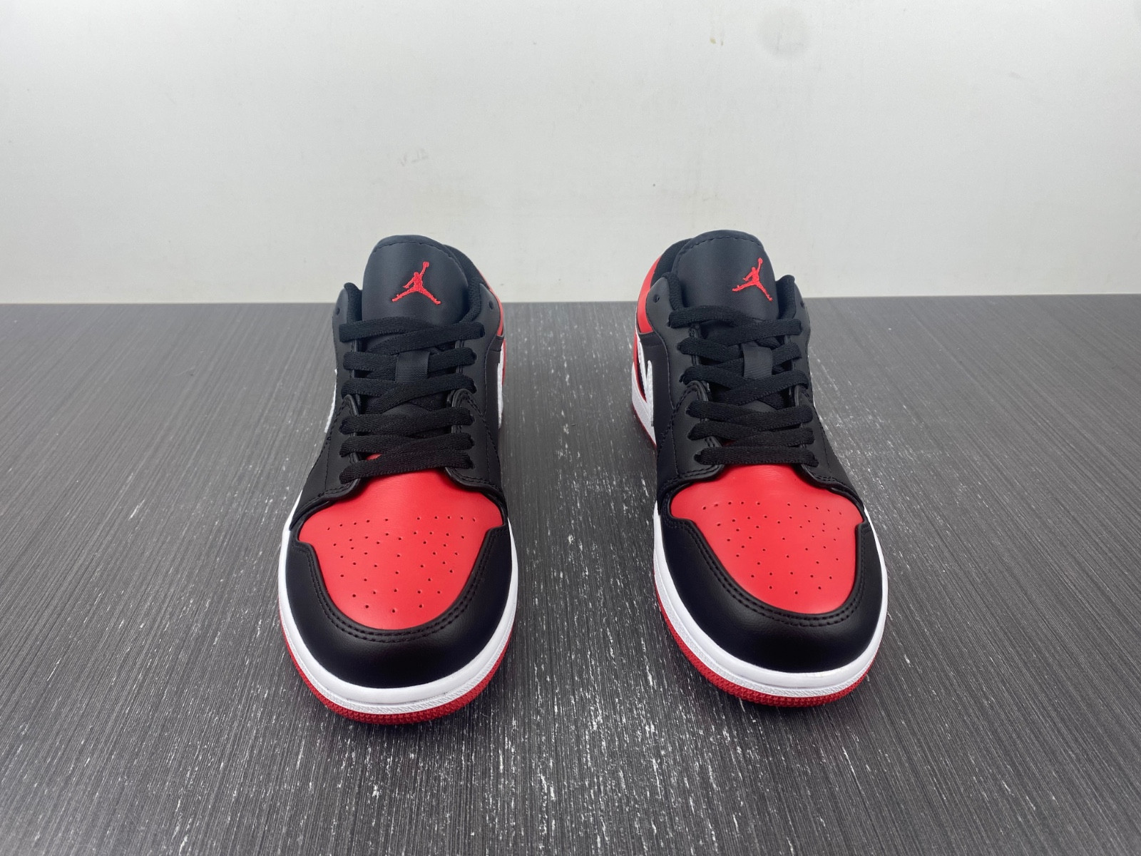 Air Jordan 1 Low "Bred Toe" 553558-066