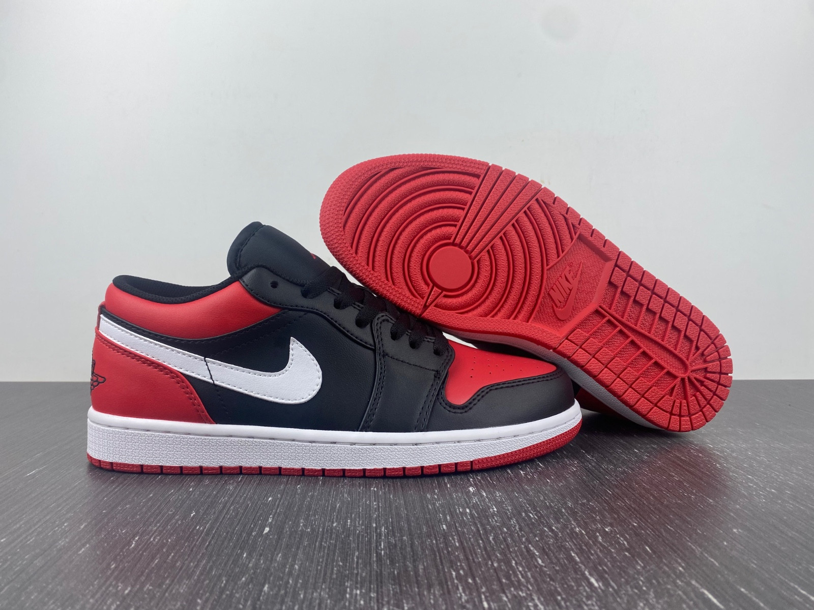 Air Jordan 1 Low "Bred Toe" 553558-066
