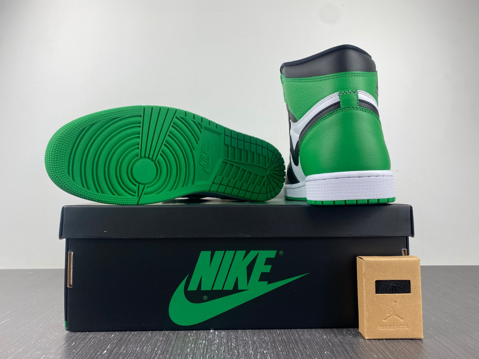 Air Jordan 1 Retro High OG "Celtics" DZ5485-031