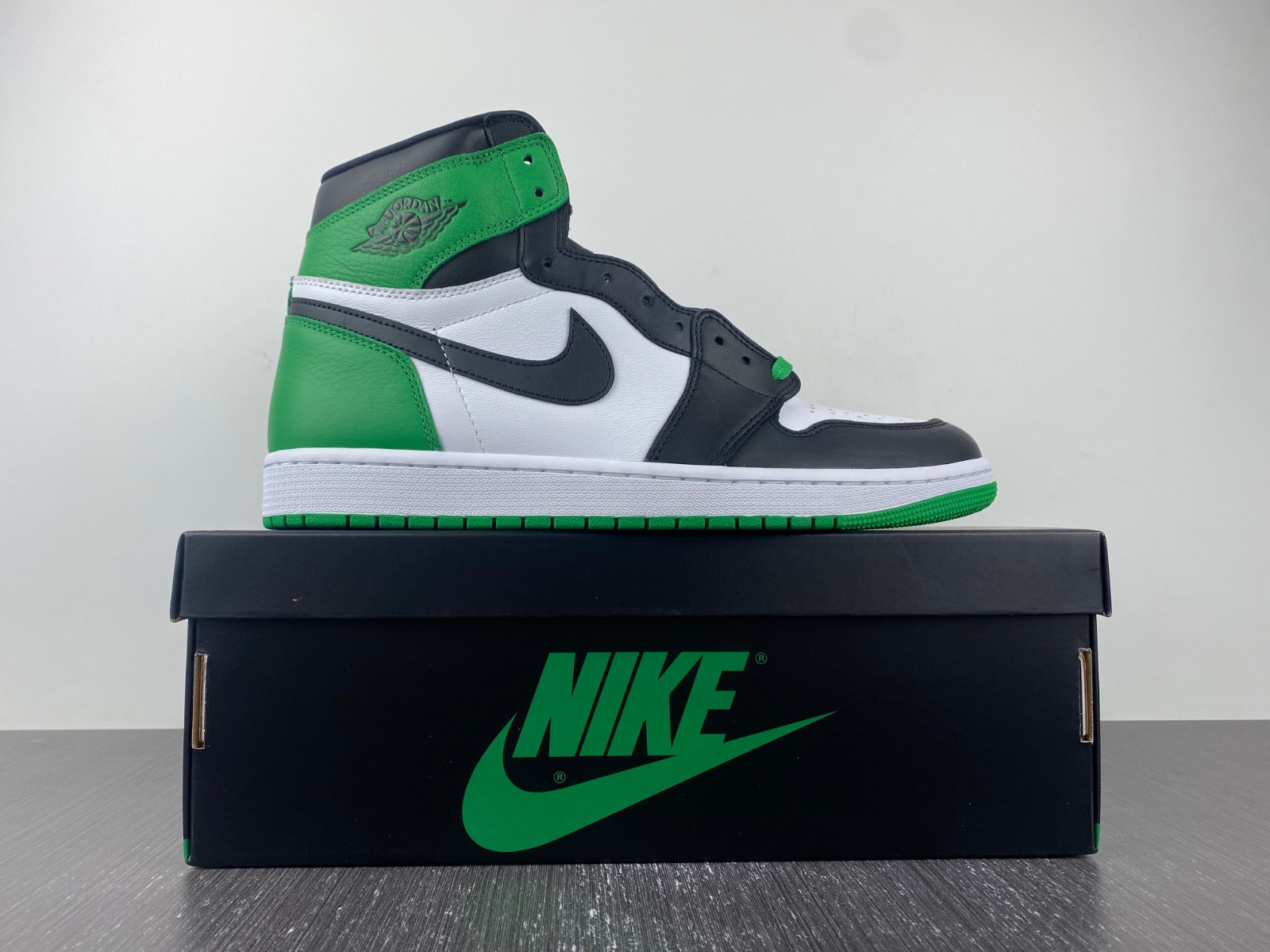 Air Jordan 1 Retro High OG "Celtics" DZ5485-031