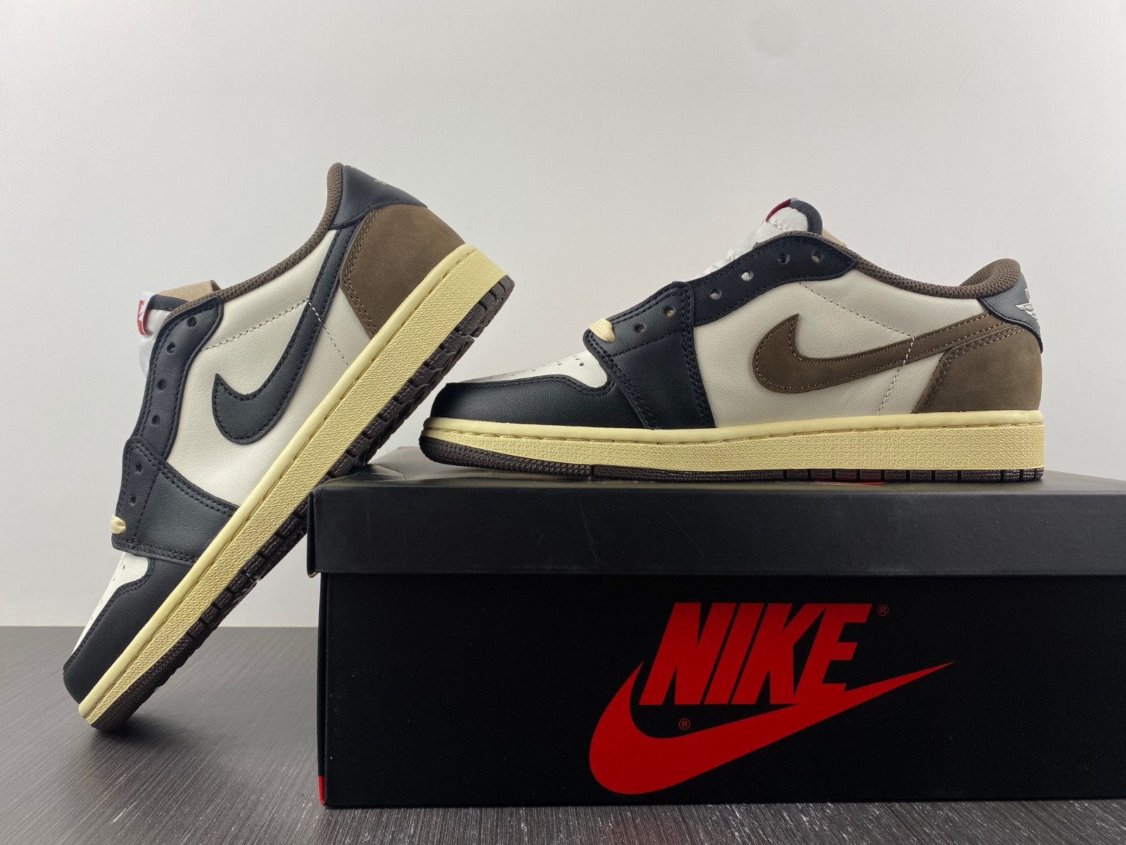 Air Jordan 1 Low mocha CQ4277 105