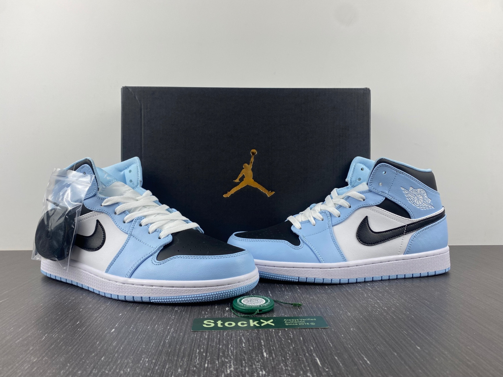 Jordan 1 Mid Ice Blue (GS) - 555112-401