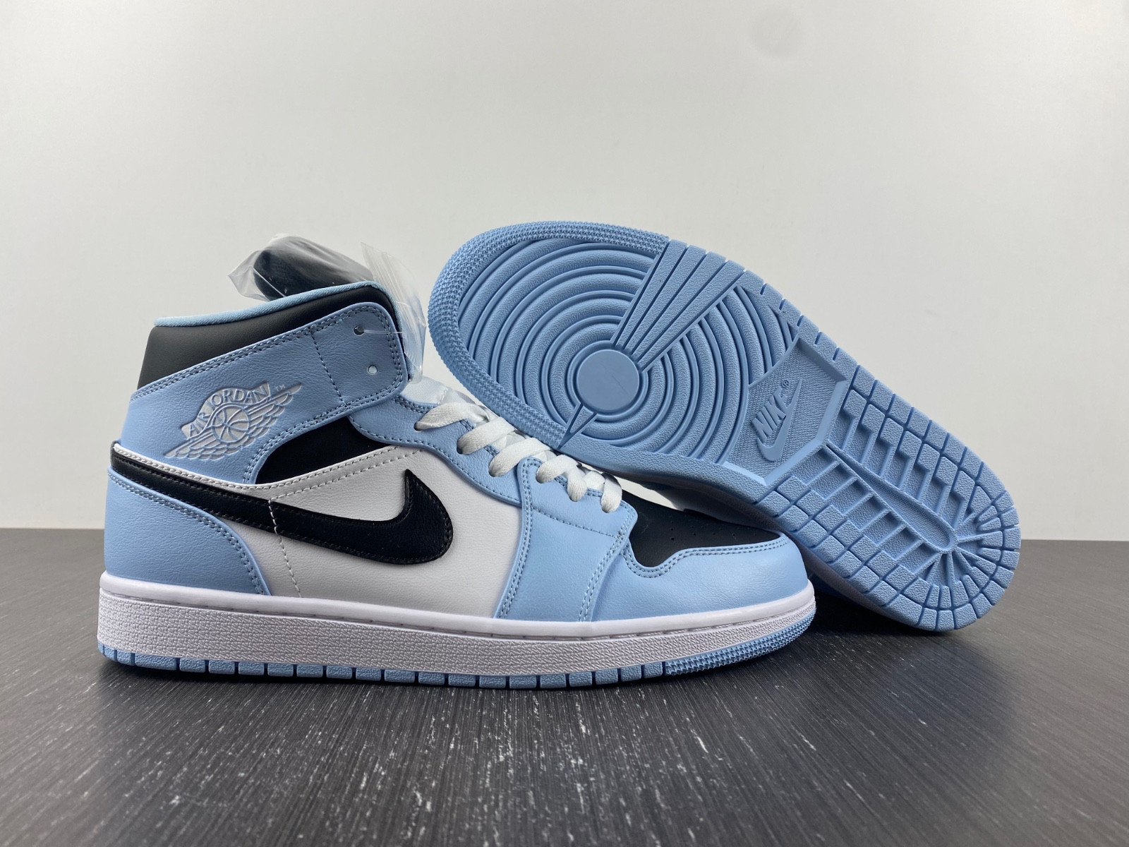 Jordan 1 Mid Ice Blue (GS) - 555112-401