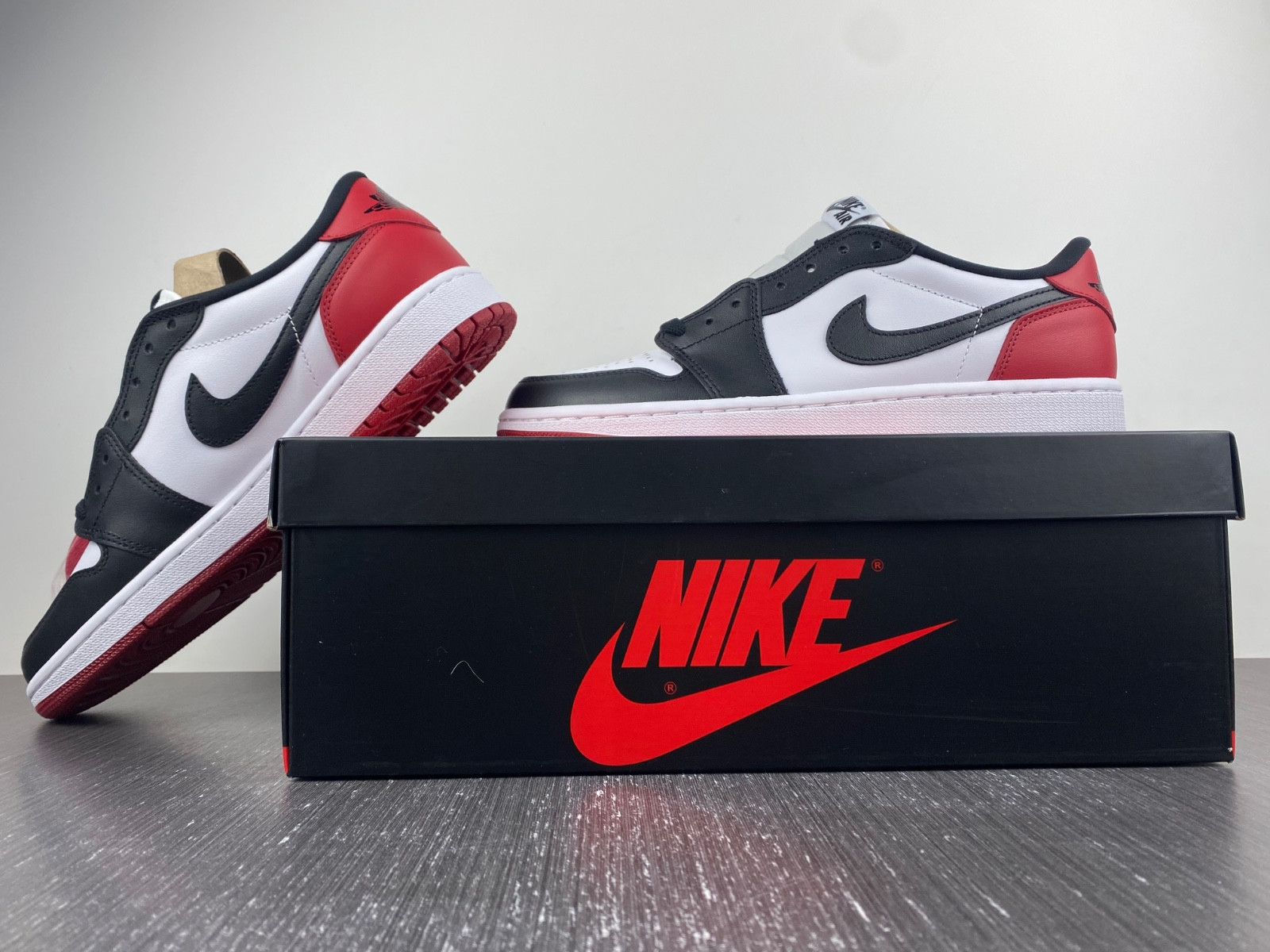 Air Jordan 1 Retro Black Toe 2016 low 555088-125