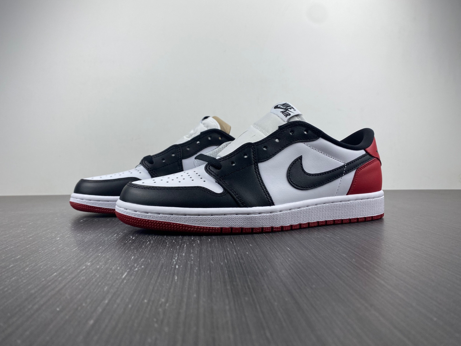 Air Jordan 1 Retro Black Toe 2016 low 555088-125