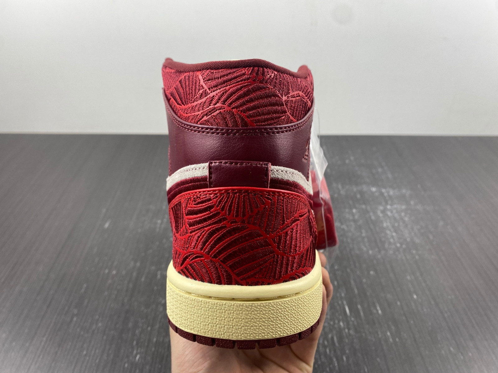 Air Jordan 1 Mid SE Wmns 
