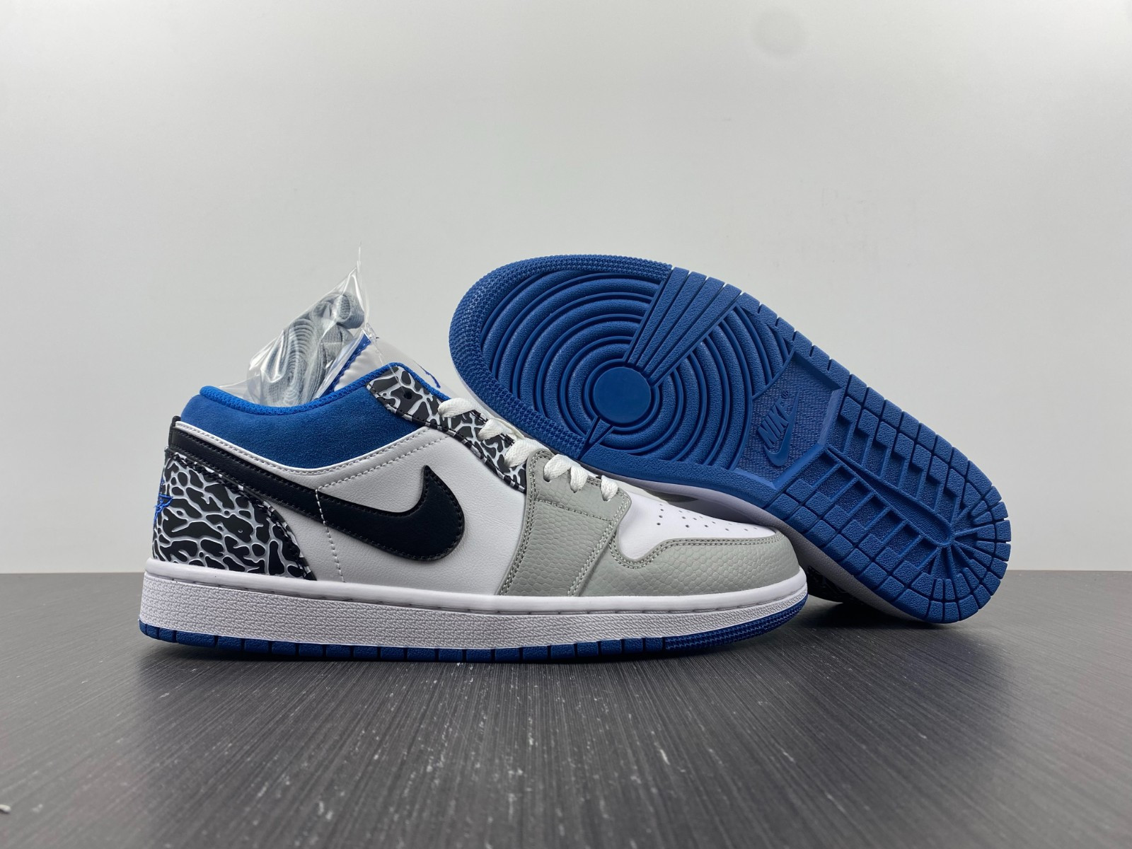 Jordan 1 Low SE True Blue DM1199-140