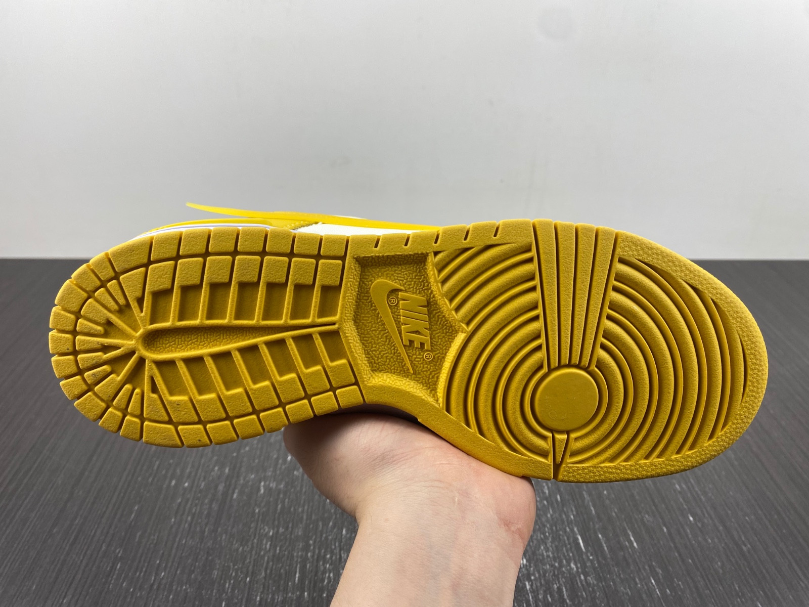 Nike Dunk Low Twist "Vivid Sulfur" DZ2794-100