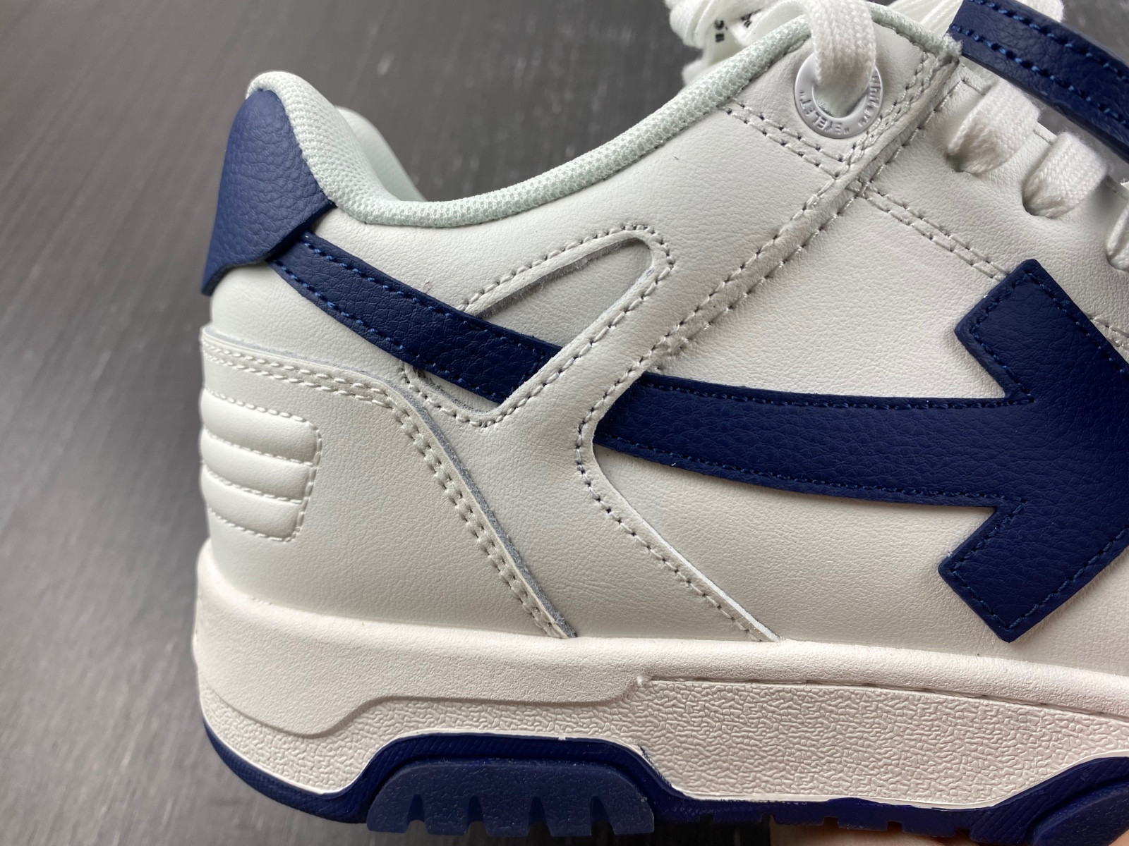 Off-White c/o Virgil Abloh