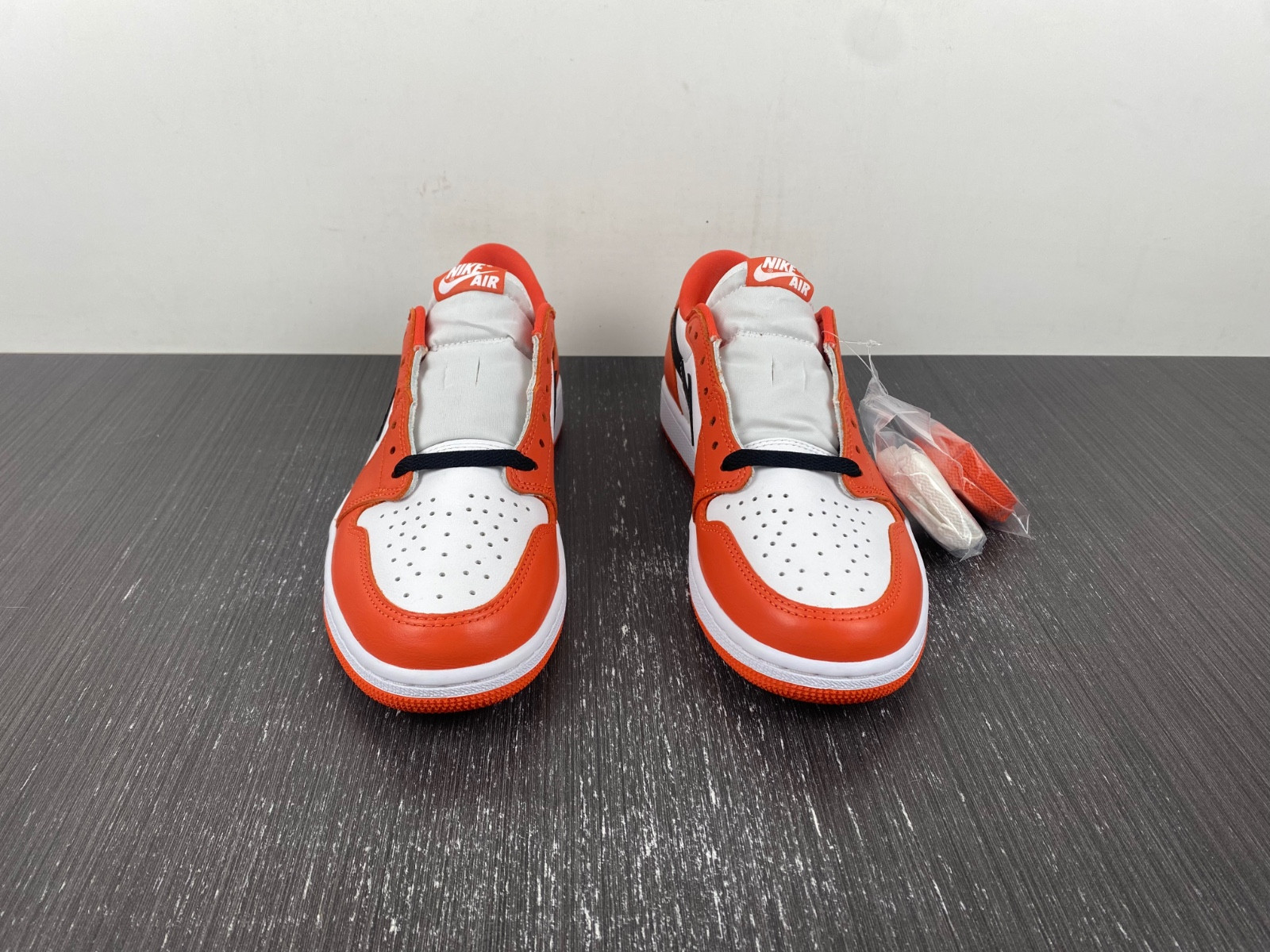 AIR JORDAN 1 LOW OG “SHATTERED BACKBOARD‘ CZ0790-801