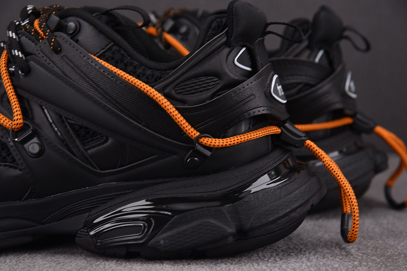 BALENCIAGA TRACK 800592 WTRHK 1000