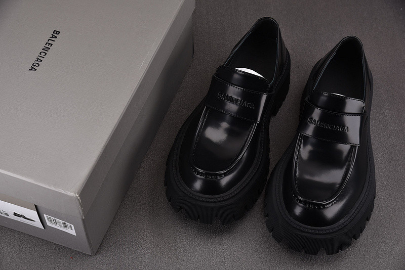 Balenciaga Tractor leather loafers in black