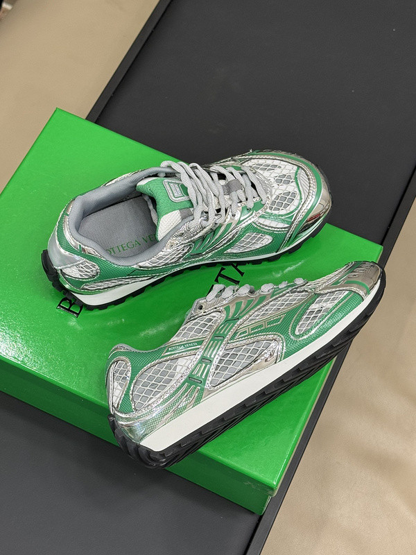 Bo*te*ga ve*ne*ta orbit silver parakeet