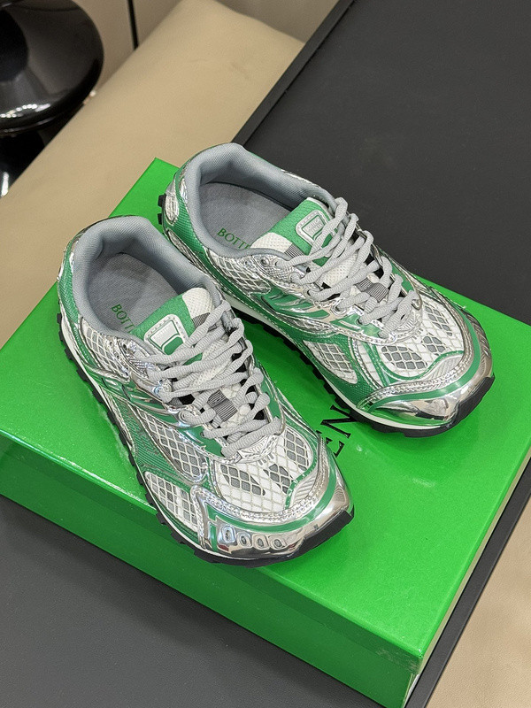 Bo*te*ga ve*ne*ta orbit silver parakeet