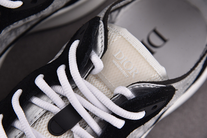 D10r B25 Oblique Runner Sneaker