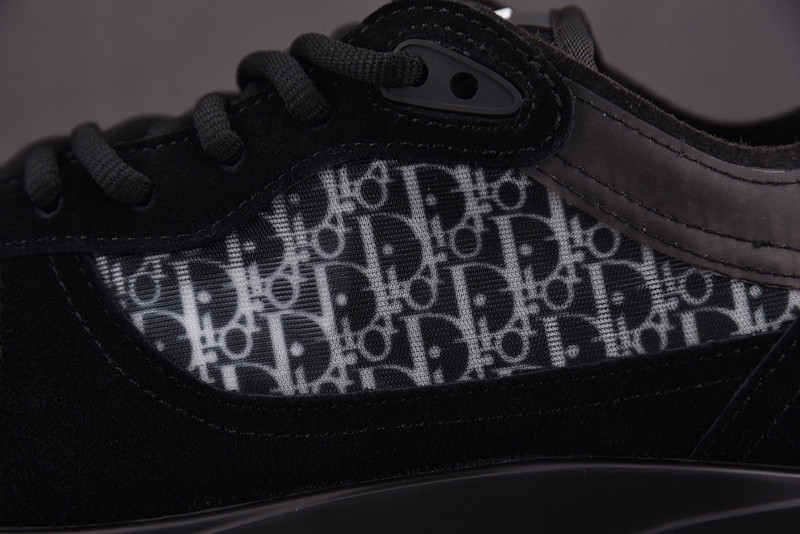 D10r B25 Oblique Runner Sneaker