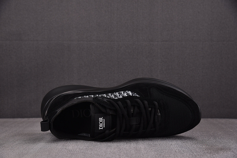 D10r B25 Oblique Runner Sneaker