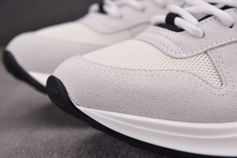 D10r B25 Oblique Runner Sneaker