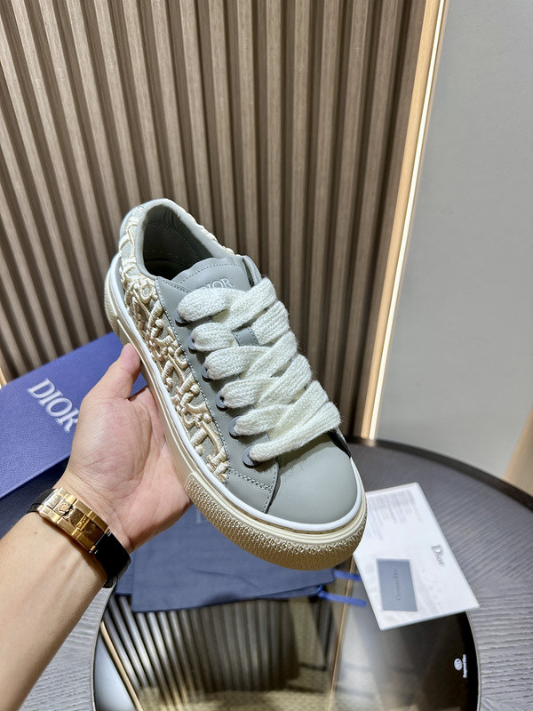 DR B33 SNEAKER