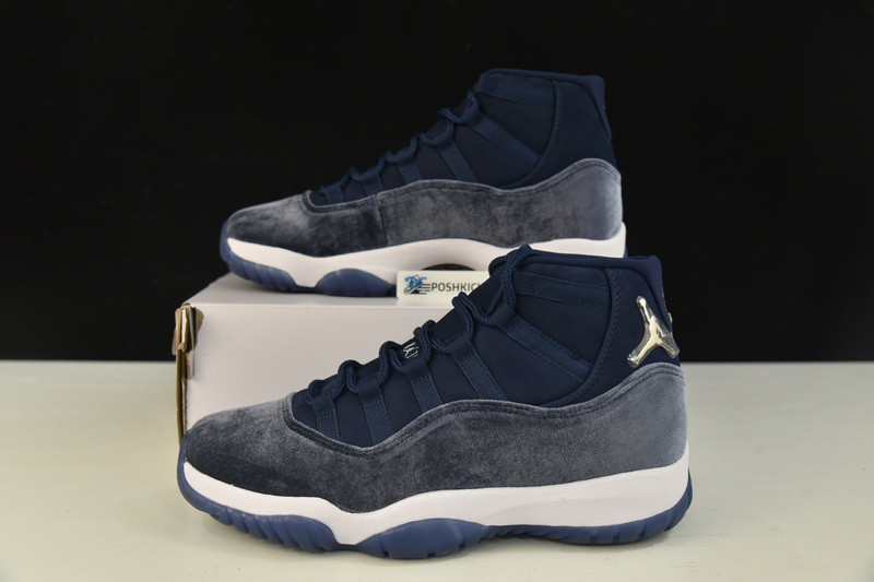 Air Jordan 11 WMNS “Midnight Navy” AR0715-441