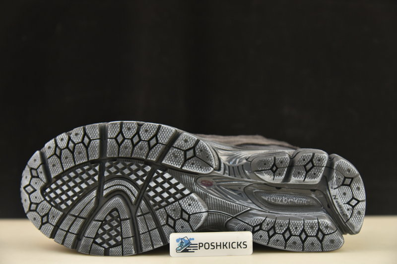 New Balance 2002R Protection Pack Phantom M2002RDB