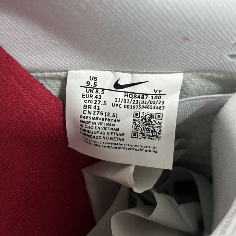 Suprem* x Nike SB Dunk Low White / Metallic Silver-White HQ8487-100