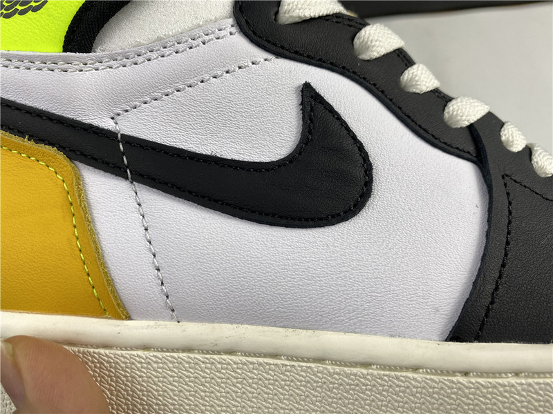 Air Jordan 1 High OG “University Gold” 555088-118