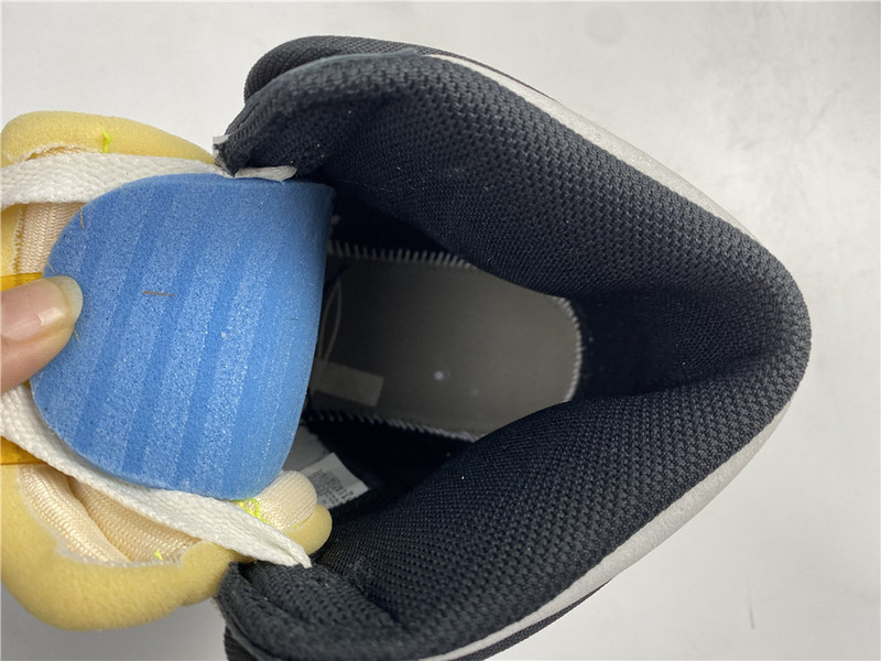 Air Jordan 1 High OG “University Gold” 555088-118