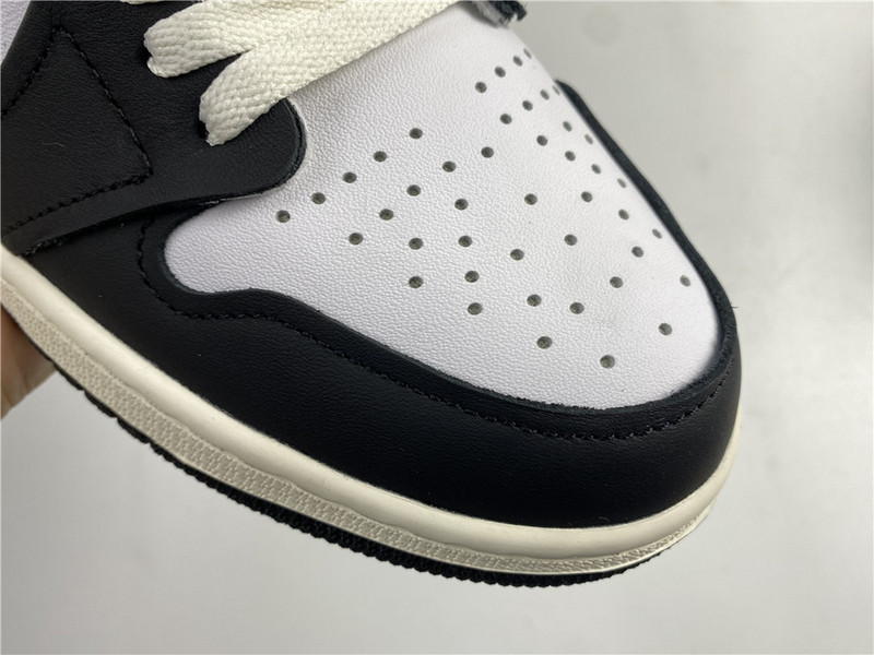 Air Jordan 1 High OG “University Gold” 555088-118