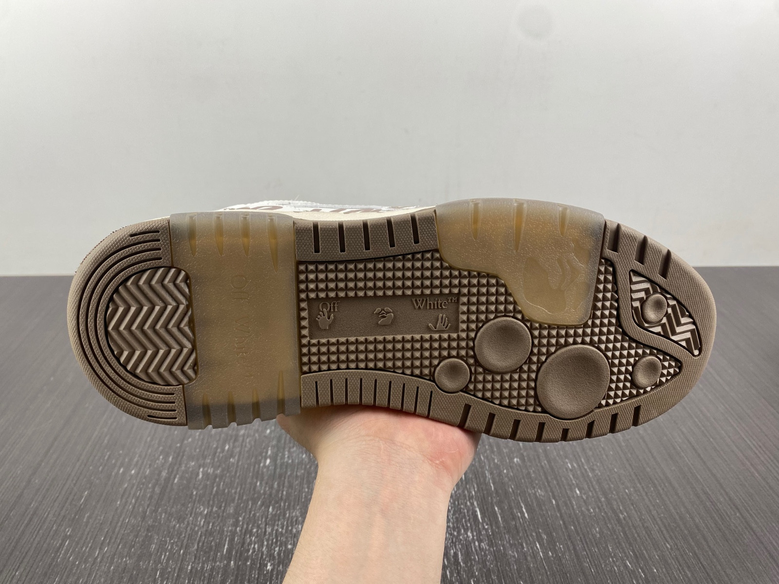 Off-White c/o Virgil Abloh