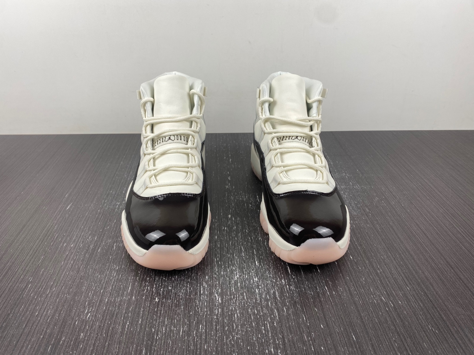 Air Jordan 11 WMNS "Neapolitan" AR0715-101