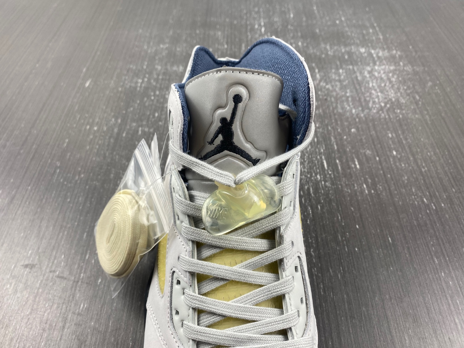 A Ma Maniére Air Jordan 5 Diffused Blue FZ5758-004