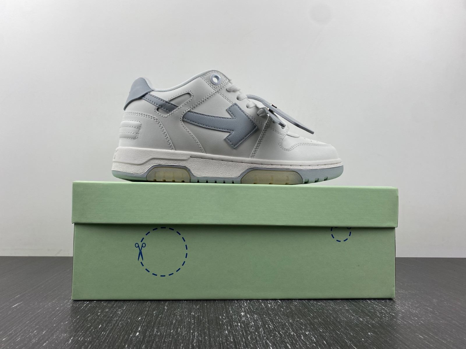 Off-White c/o Virgil Abloh