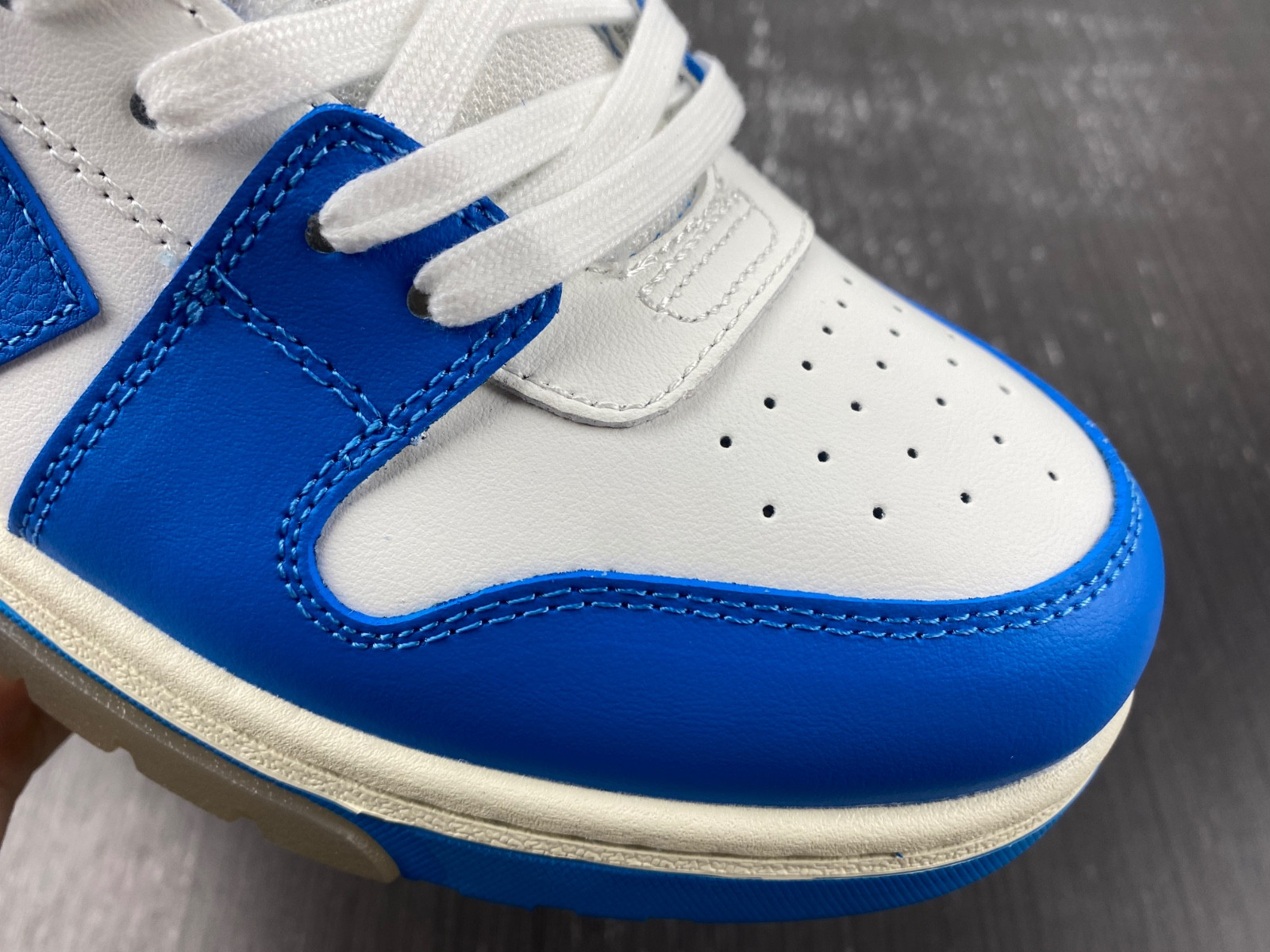 Off-White c/o Virgil Abloh