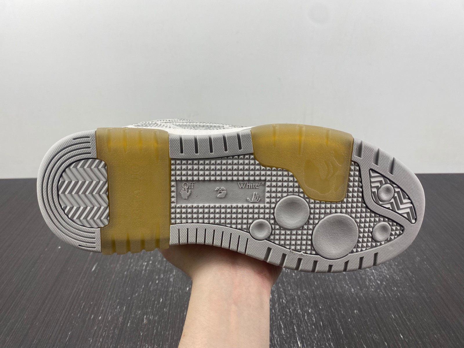 Off-White c/o Virgil Abloh