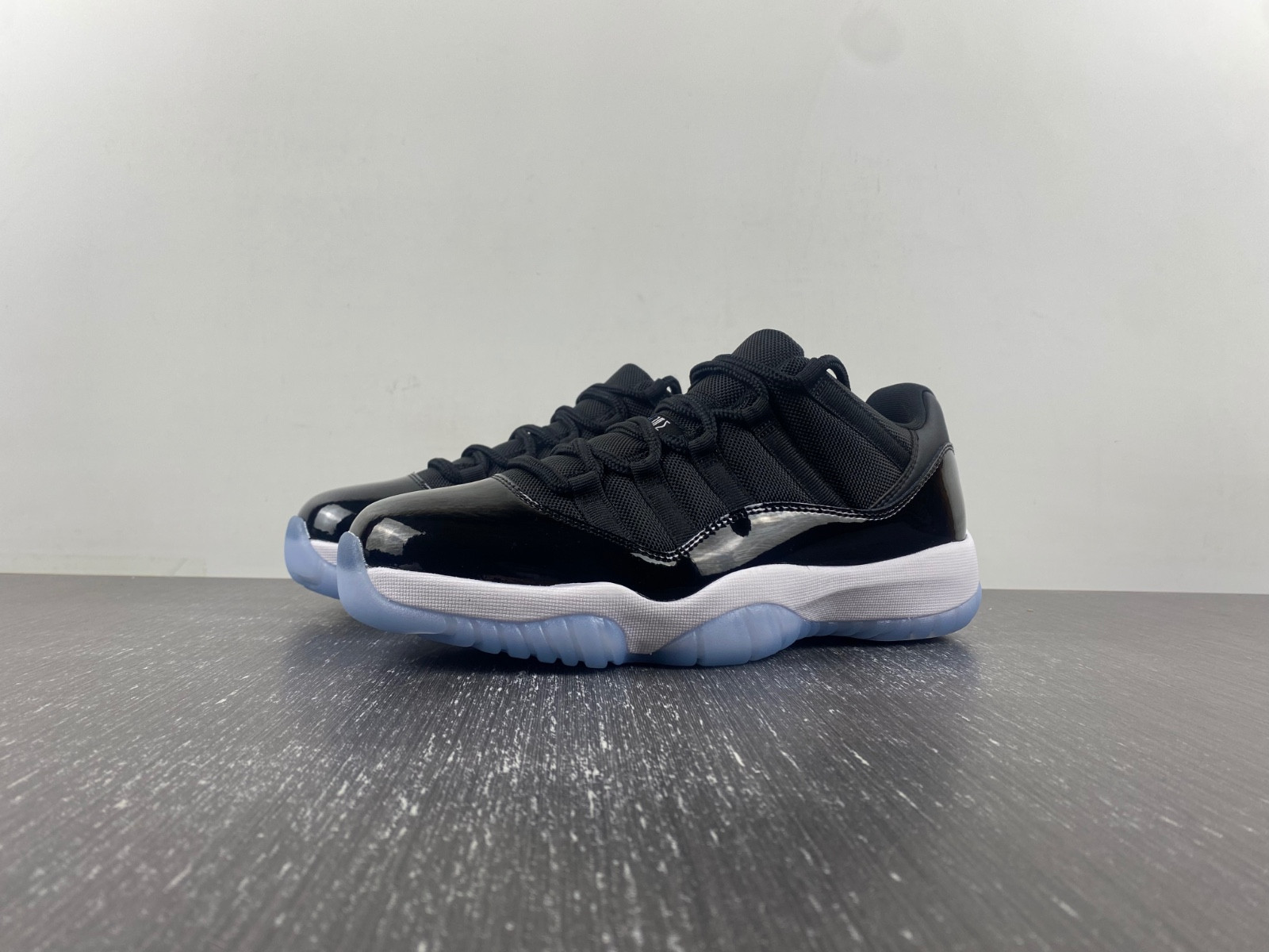 Air Jordan 11 Low 