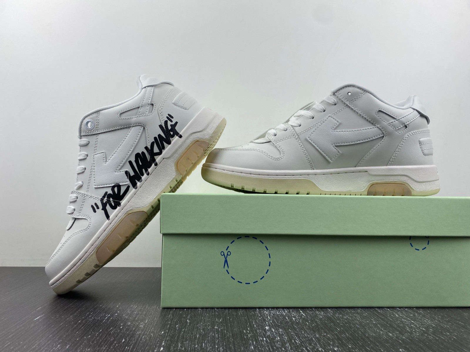 Off-White c/o Virgil Abloh