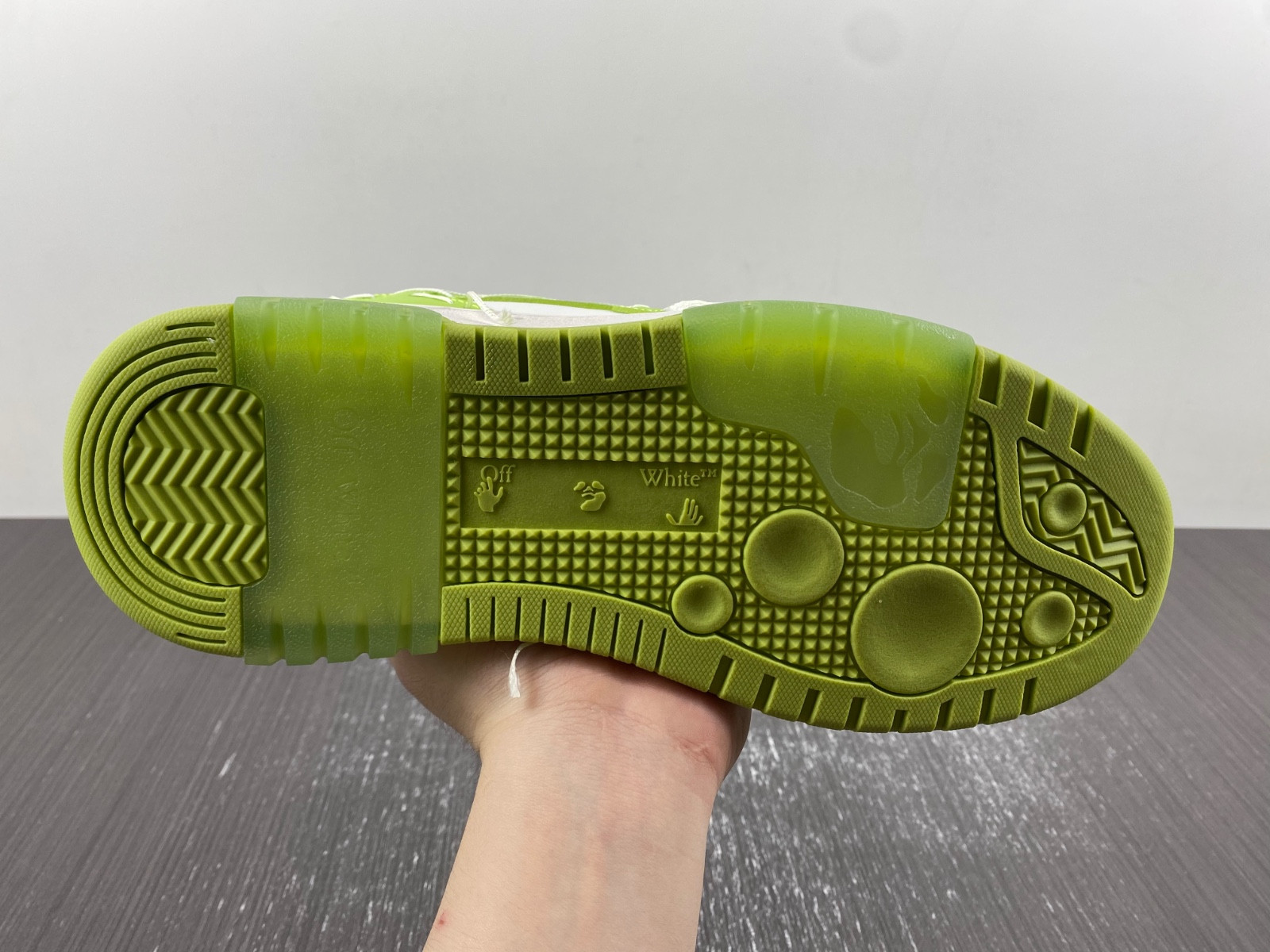 Off-White c/o Virgil Abloh