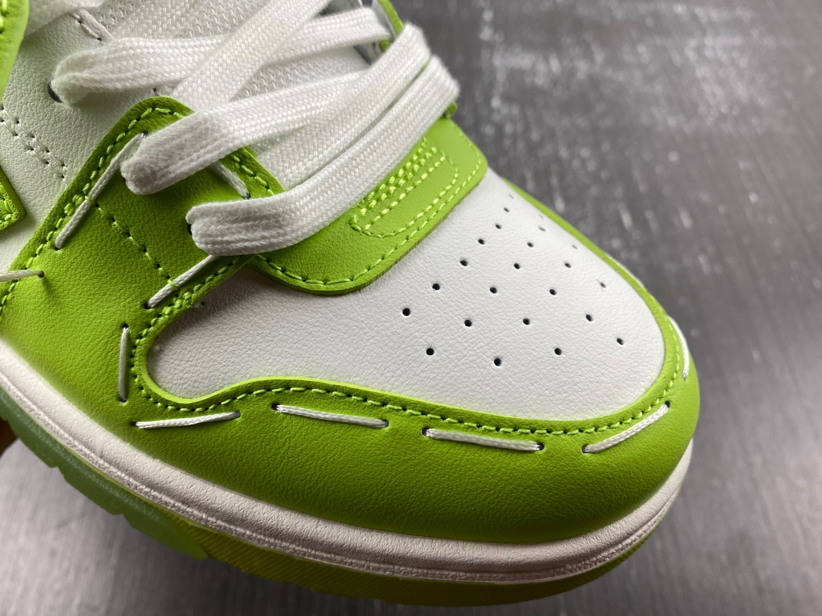 Off-White c/o Virgil Abloh