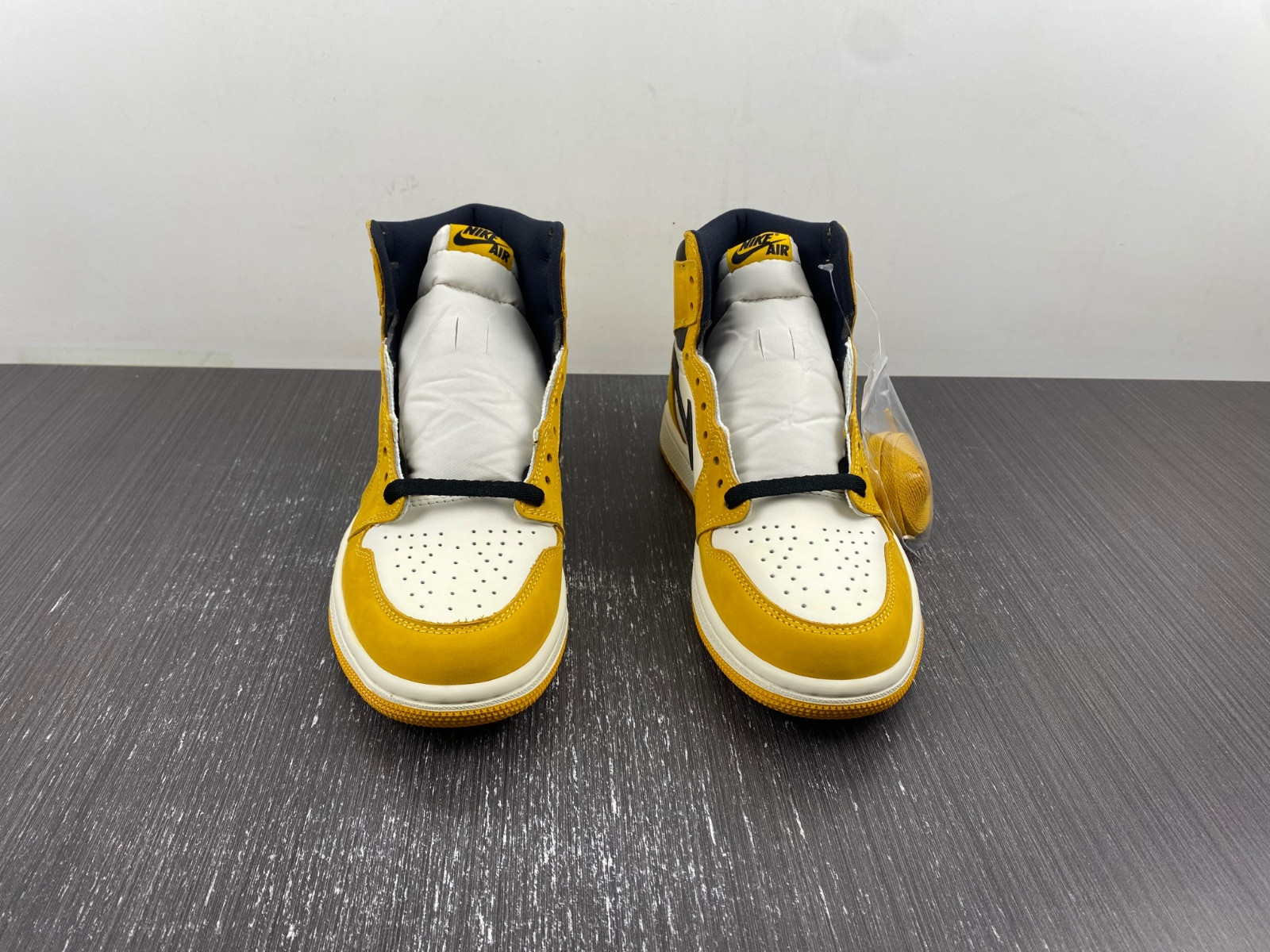 Air Jordan 1 High OG "Yellow Ochre" DZ5485-701