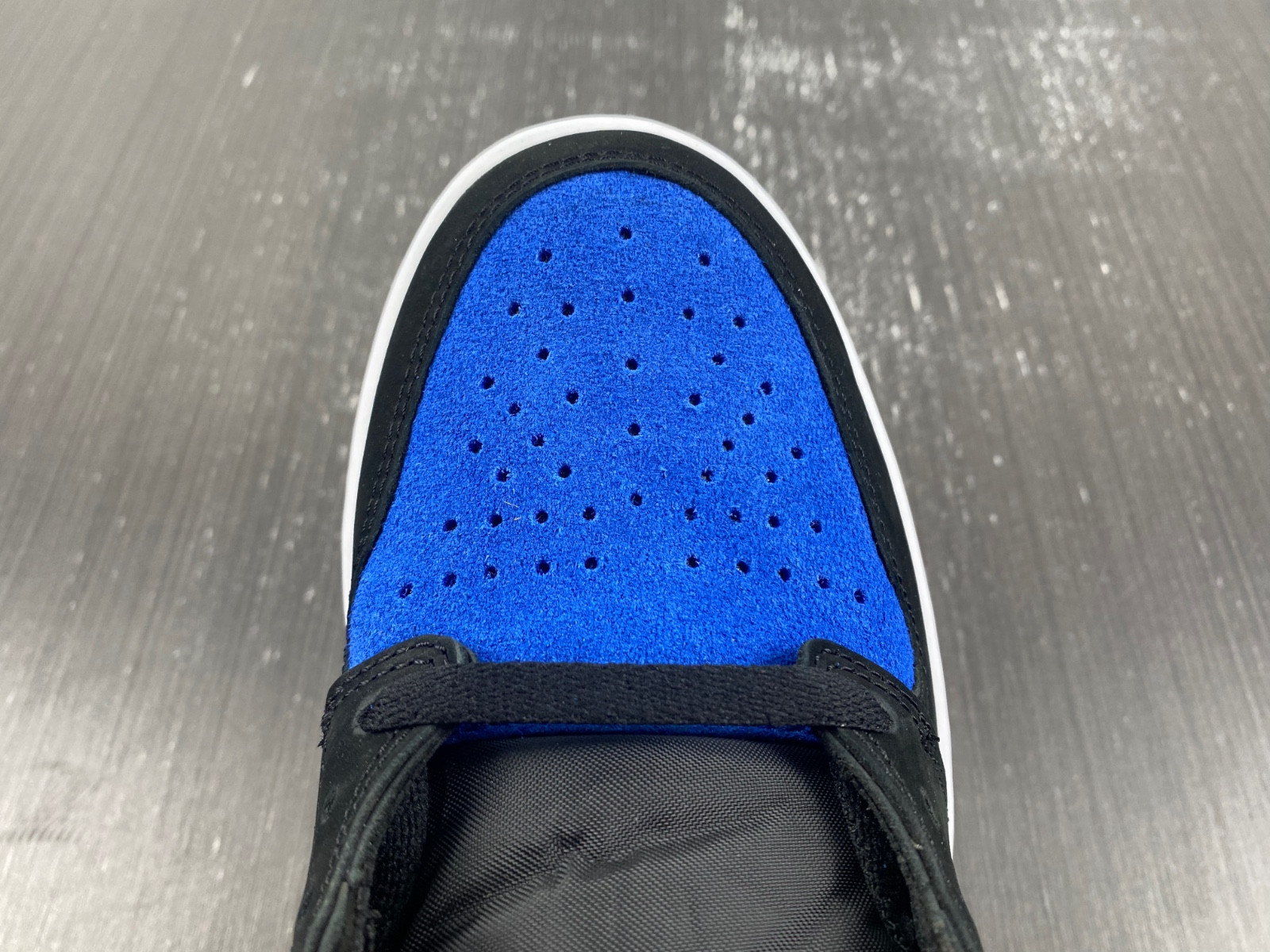 Air Jordan 1 Royal Suede DZ5485-042
