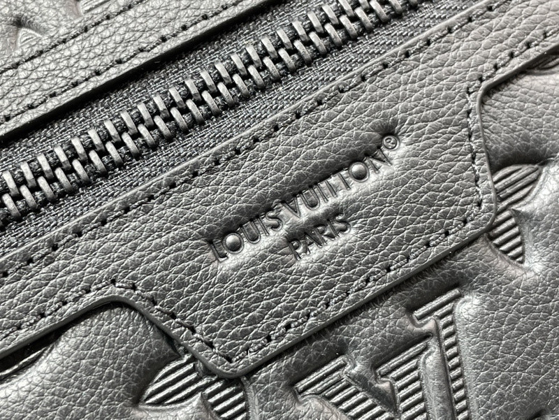 Louis Vuitton Pochette Kasai