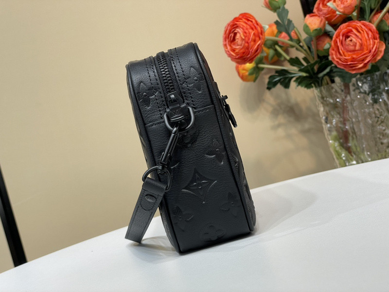 Louis Vuitton Pochette Kasai