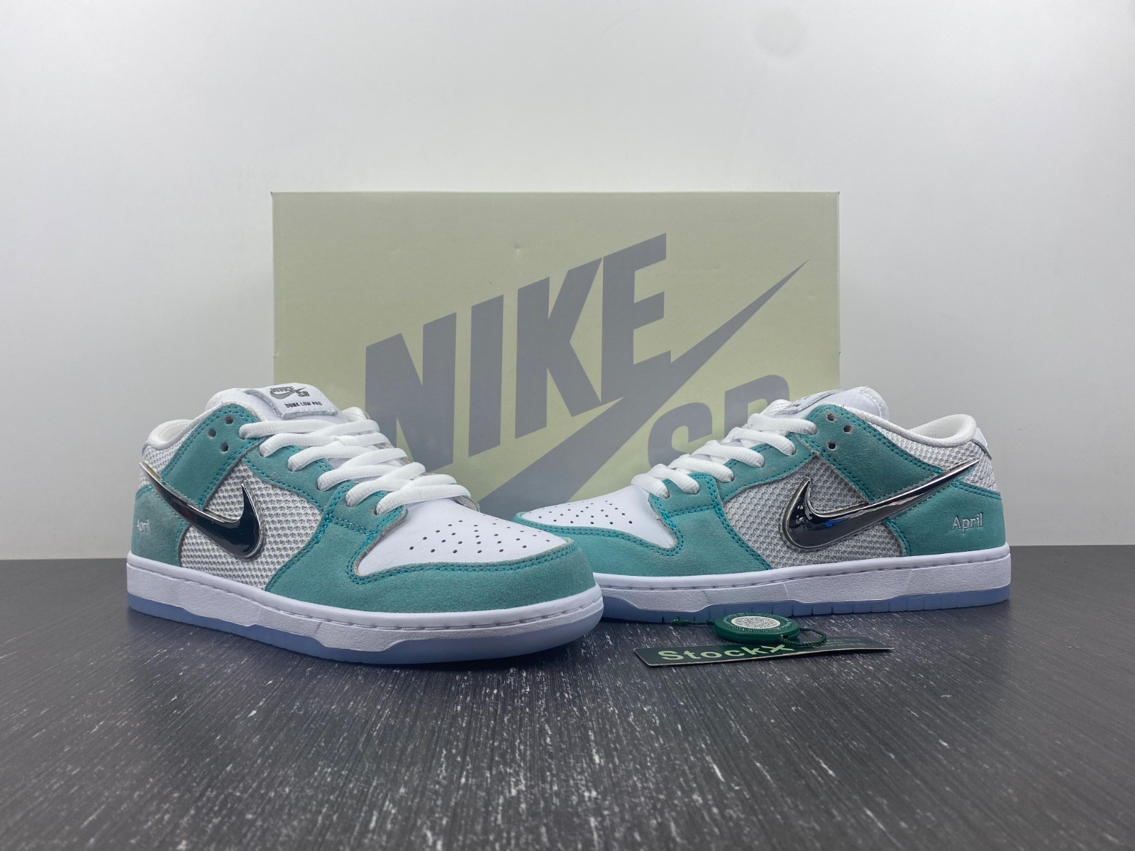 Dunk SDCAI*NIKE SB Low FD2562-400