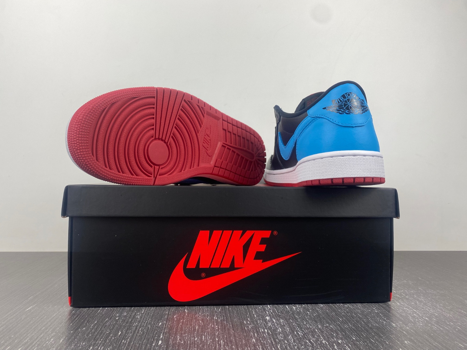 Air Jordan 1 Low OG UNC to Chicago CZ0775-046
