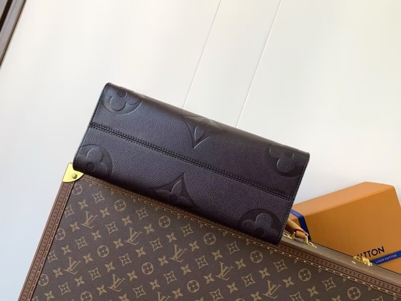 LV Onthego MM black