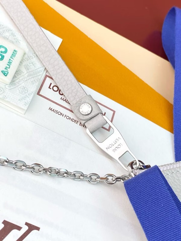 l0vis Vvtt0n key pouch bicolor monogram empreinte leather