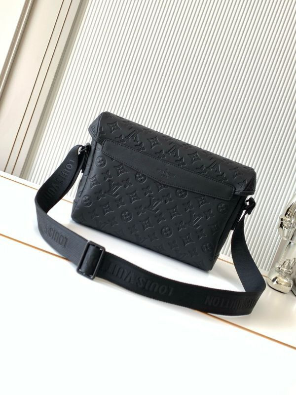 Louis Vuitton Messenger Voyager PM G65