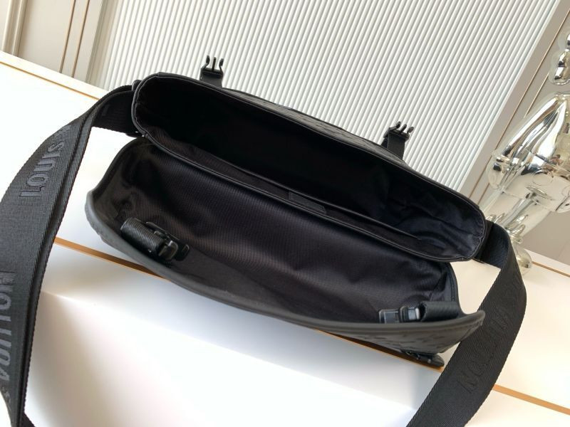 Louis Vuitton Messenger Voyager PM G65